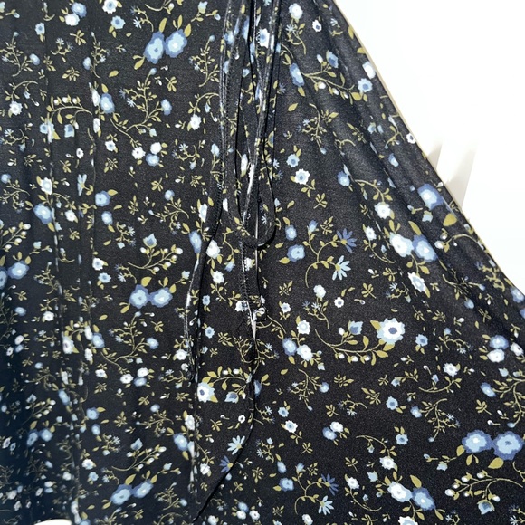 Women’s Small Sleeveless Black and Blue Floral Spring Mini Dress! - Picture 6 of 8